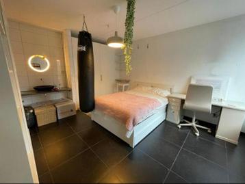 Mooi bureau met fijn bureaustoel - afbeelding 9 Mooi bureau met fijn bureaustoel - afbeelding 9