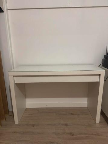 Ikea Malm Toilettafel met glazen blad - afbeelding 1 Ikea Malm Toilettafel met glazen blad - afbeelding 1