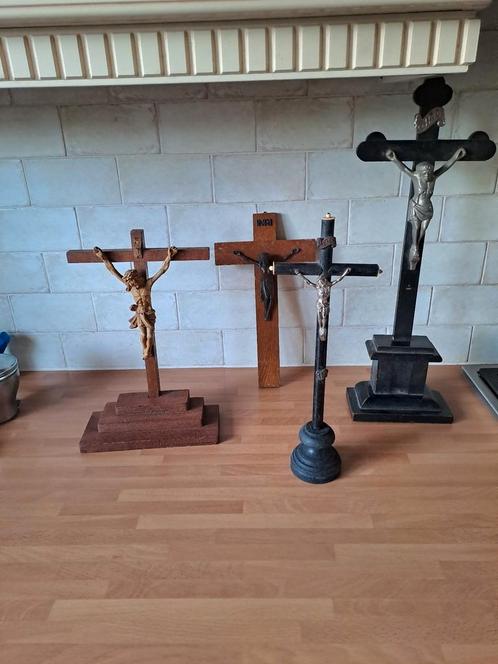 4x Crucifix, Verzamelen, Religie, Gebruikt, Overige typen, Ophalen of Verzenden