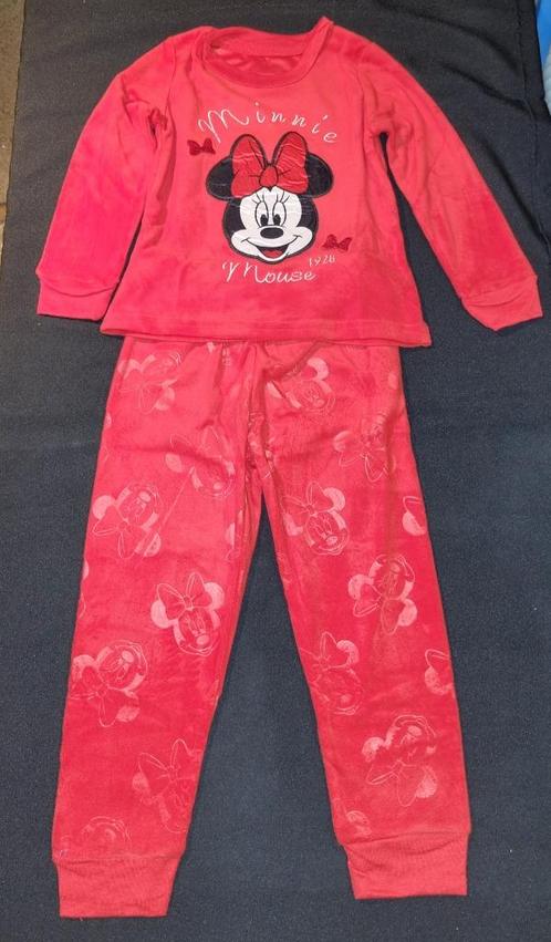 Minnie Mouse pyjama 1928 velours rood maat 128, Kinderen en Baby's, Kinderkleding | Maat 128, Nieuw, Meisje, Nacht- of Onderkleding