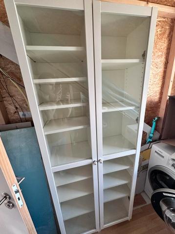 IKEA Billy Kast met glazen deuren - afbeelding 1 IKEA Billy Kast met glazen deuren - afbeelding 1