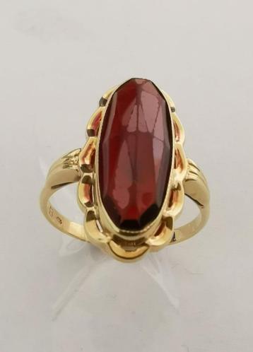 Gouden vintage dames ring met rode steen