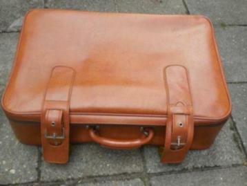 2 bruine vintage koffers