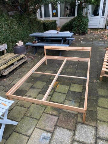 IKEA NEIDEN bedframe met lattenbodem - Tweepersoons 140 200 - afbeelding 1 IKEA NEIDEN bedframe met lattenbodem - Tweepersoons 140 200 - afbeelding 1