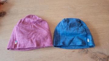 2 mutsjes Joha, wol 3-6 jr (roze) en 9-12 mnd (blauw)