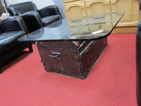 Salontafel van oude reiskoffer met glasplaat - vintage, Huis en Inrichting, Tafels | Salontafels, Zo goed als nieuw, 50 tot 75 cm