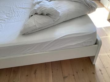 Bedframe incl lattenbodem Ikea 140 x 200 - afbeelding 4 Bedframe incl lattenbodem Ikea 140 x 200 - afbeelding 4