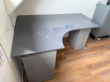 Ikea Galant Hoekbureau Grijs - In Hoogte Verstelbaar - afbeelding 1 Ikea Galant Hoekbureau Grijs - In Hoogte Verstelbaar - afbeelding 1