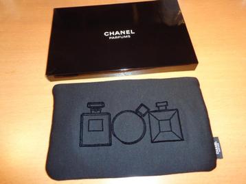 chanel toilettas