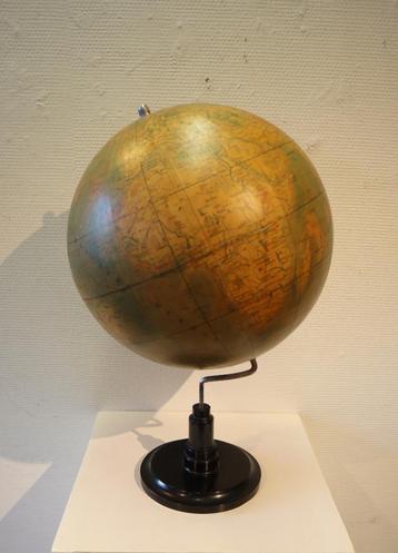 Antieke globe, ca 1935 