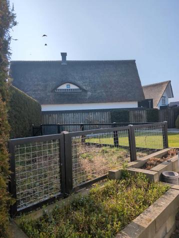 Hardhouten hek met aluminium/rvs draadwerk - GRATIS af te ha