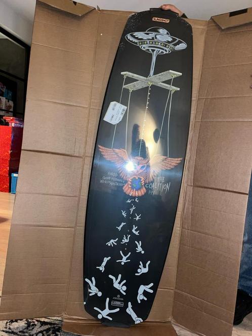 Te Koop Slingshot wakeboard met bindingen, Watersport en Boten, Wakeboarden, Nieuw, Board en Schoenen, Ophalen of Verzenden