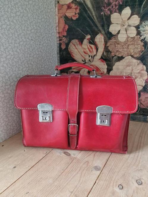 Oud rood leren schooltas, Sieraden, Tassen en Uiterlijk, Tassen | Schooltassen, Gebruikt, 30 tot 40 cm, Minder dan 30 cm, Rood