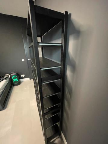 Zwarte IKEA Ivar kast met 10 planken - afbeelding 16 Zwarte IKEA Ivar kast met 10 planken - afbeelding 16