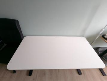 BEKANT Bureau wit / zwart 160 cm x 80 cm - afbeelding 1 BEKANT Bureau wit / zwart 160 cm x 80 cm - afbeelding 1