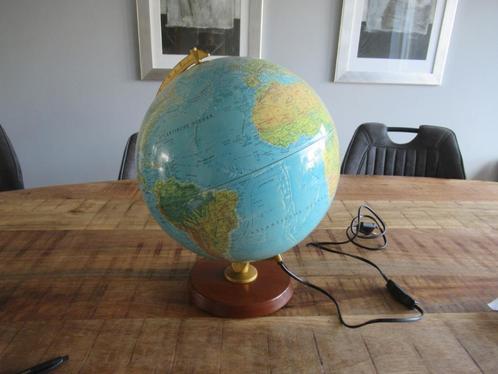 Mooie Vintage grote Scanglobe globe wereldbol houtenvoet, Huis en Inrichting, Woonaccessoires | Wereldbollen, Zo goed als nieuw