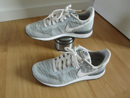 Nike Internationalist - grijze sneakers maat 40, Kleding | Dames, Schoenen, Zo goed als nieuw, Sneakers of Gympen, Grijs, Ophalen of Verzenden