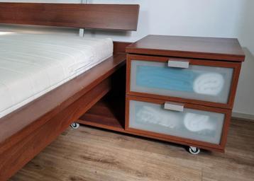 Bedframe, lattenbodem + nachtkastje IKEA (zonder matras) - afbeelding 3 Bedframe, lattenbodem + nachtkastje IKEA (zonder matras) - afbeelding 3