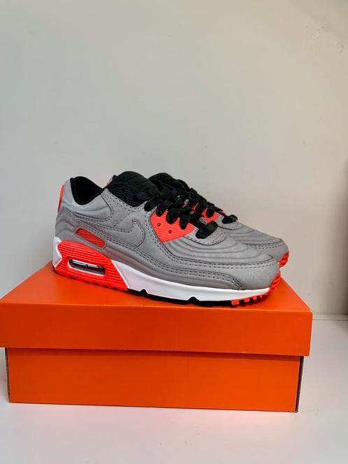 Nike Air Max 90 “Night Silver Bright Crimson 2020” Maat 38, Kleding | Heren, Schoenen, Zo goed als nieuw, Sneakers of Gympen, Ophalen of Verzenden