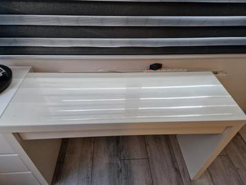Ikea Malm make up tafel met glasplaat - afbeelding 3 Ikea Malm make up tafel met glasplaat - afbeelding 3
