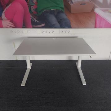 Palmberg bureau met slinger en kabelgoot 120x80 cm, 20stuks - afbeelding 2 Palmberg bureau met slinger en kabelgoot 120x80 cm, 20stuks - afbeelding 2