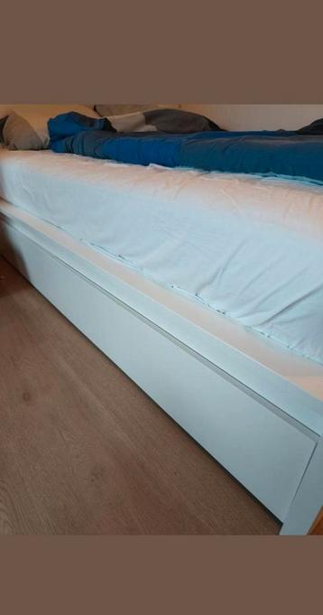Wit IKEA bed (140cm) inclusief opberglades en matras - afbeelding 3 Wit IKEA bed (140cm) inclusief opberglades en matras - afbeelding 3