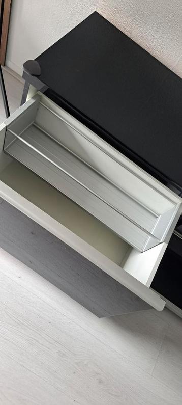 IKEA BESTÅ BURS tv-meubel in hoogglans zwart - afbeelding 4 IKEA BESTÅ BURS tv-meubel in hoogglans zwart - afbeelding 4