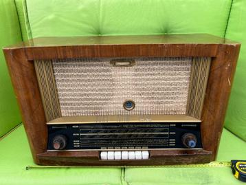 Antieke Aetherkruiser radio, omgebouwd naar Bluetooth.