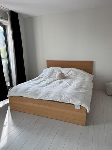 Ikea bed MALM Bedframe, met 2 bedlades, eikenfineer, 180x200 - afbeelding 1 Ikea bed MALM Bedframe, met 2 bedlades, eikenfineer, 180x200 - afbeelding 1