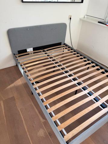 Grijs bedframe - Ikea Slatum 140x200 - afbeelding 1 Grijs bedframe - Ikea Slatum 140x200 - afbeelding 1