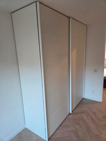 Witte IKEA PAX kast 200cm breed met schuifdeuren - afbeelding 2 Witte IKEA PAX kast 200cm breed met schuifdeuren - afbeelding 2