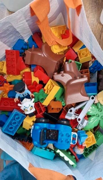 Tas met Lego Duplo en bouwplaat 