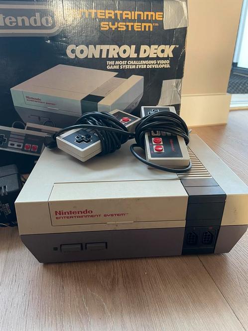 NES Control Deck set + Doos, Spelcomputers en Games, Spelcomputers | Nintendo NES, Zo goed als nieuw, Ophalen of Verzenden