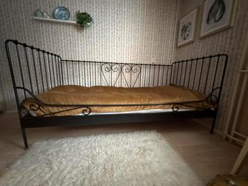 Bedframe 90x200 - Ideaal voor kleine ruimtes! - afbeelding 4 Bedframe 90x200 - Ideaal voor kleine ruimtes! - afbeelding 4