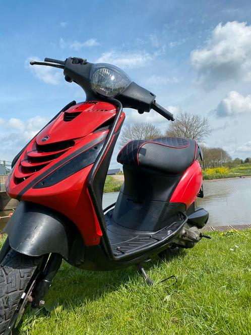 Piaggio zip 125cc, Fietsen en Brommers, Scooters | Piaggio, Zo goed als nieuw, Zip, Maximaal 45 km/u, Benzine, Ophalen of Verzenden