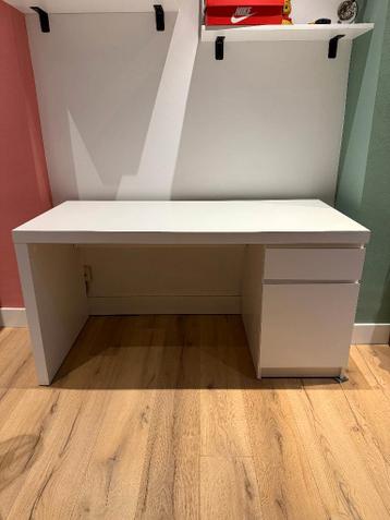 Bureau | IKEA Malm - Wit - afbeelding 1 Bureau | IKEA Malm - Wit - afbeelding 1