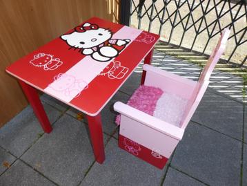Hello Kitty tafel en prinsessenstoel, unieke set nieuwstaat!