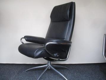 NIEUWSTAAT Stressless Paris Highback zwart leder , verhoogd