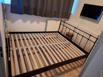 IKEA SVELVIK Bedframe 180x200 + Lattenbodem - afbeelding 3 IKEA SVELVIK Bedframe 180x200 + Lattenbodem - afbeelding 3