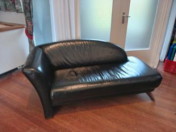 Mooie sierlijke zwarte bank of sofa voor 60 euro