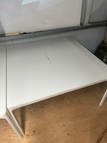 2x Dubbel bureau van ikea BEKANT met stekkerdoos houder - afbeelding 5 2x Dubbel bureau van ikea BEKANT met stekkerdoos houder - afbeelding 5