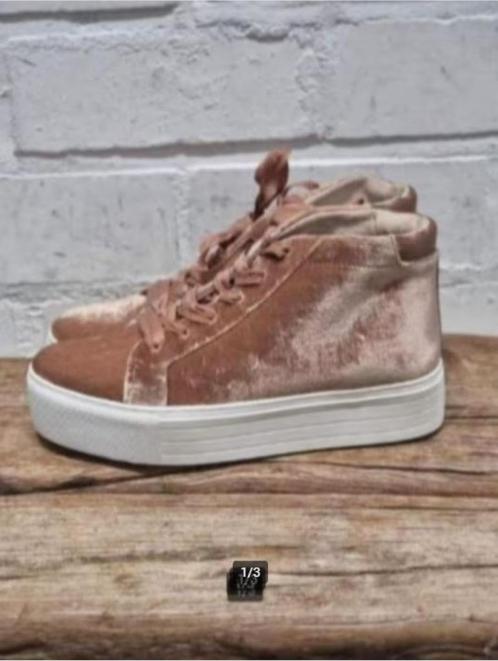 Kenneth Cole - Prachtige fluwelen sneakers maat 37 - Nieuw, Kleding | Dames, Schoenen, Nieuw, Sneakers of Gympen, Roze, Ophalen of Verzenden