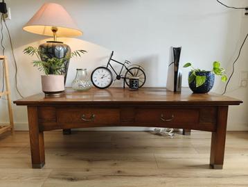 Vintage houten salontafel met 2 laatjes 