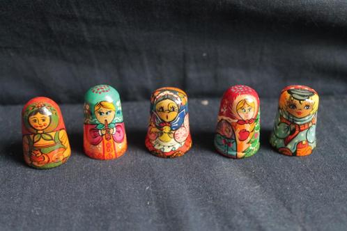 Vijf Russische houten gelakte vingerhoed poppetjes, Verzamelen, Poppetjes en Figuurtjes, Zo goed als nieuw, Ophalen of Verzenden