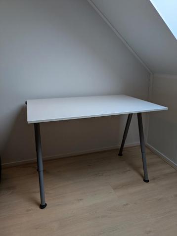 IKEA Galant Bureau 120x60 - 1 poot draait niet goed vast - afbeelding 1 IKEA Galant Bureau 120x60 - 1 poot draait niet goed vast - afbeelding 1