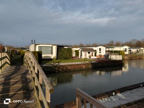 Chalet ( groot) op de Vergarde in Erichem aan het water., Caravans en Kamperen, Stacaravans, tot en met 6, Ophalen of Verzenden