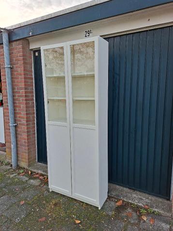 1 witte IKEA Billy boekenkast/legkast met 2 deuren en ramen - afbeelding 3 1 witte IKEA Billy boekenkast/legkast met 2 deuren en ramen - afbeelding 3