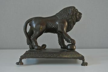 bronzen leeuw