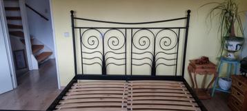 Stijlvol zwart metalen bedframe met lattenbodem - afbeelding 3 Stijlvol zwart metalen bedframe met lattenbodem - afbeelding 3
