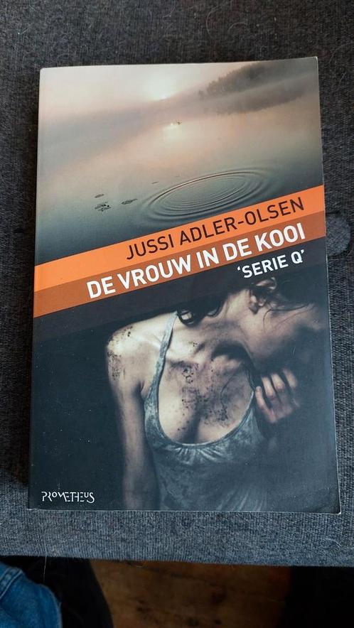 Jussi Adler-Olsen - De vrouw in de kooi, Boeken, Thrillers, Gelezen, Ophalen of Verzenden